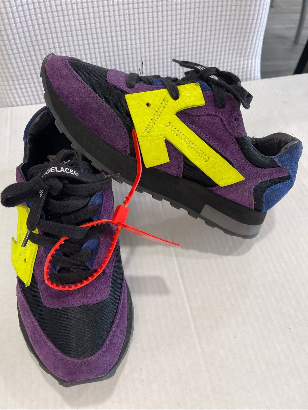 Off-White wombs HG runner purple size 37